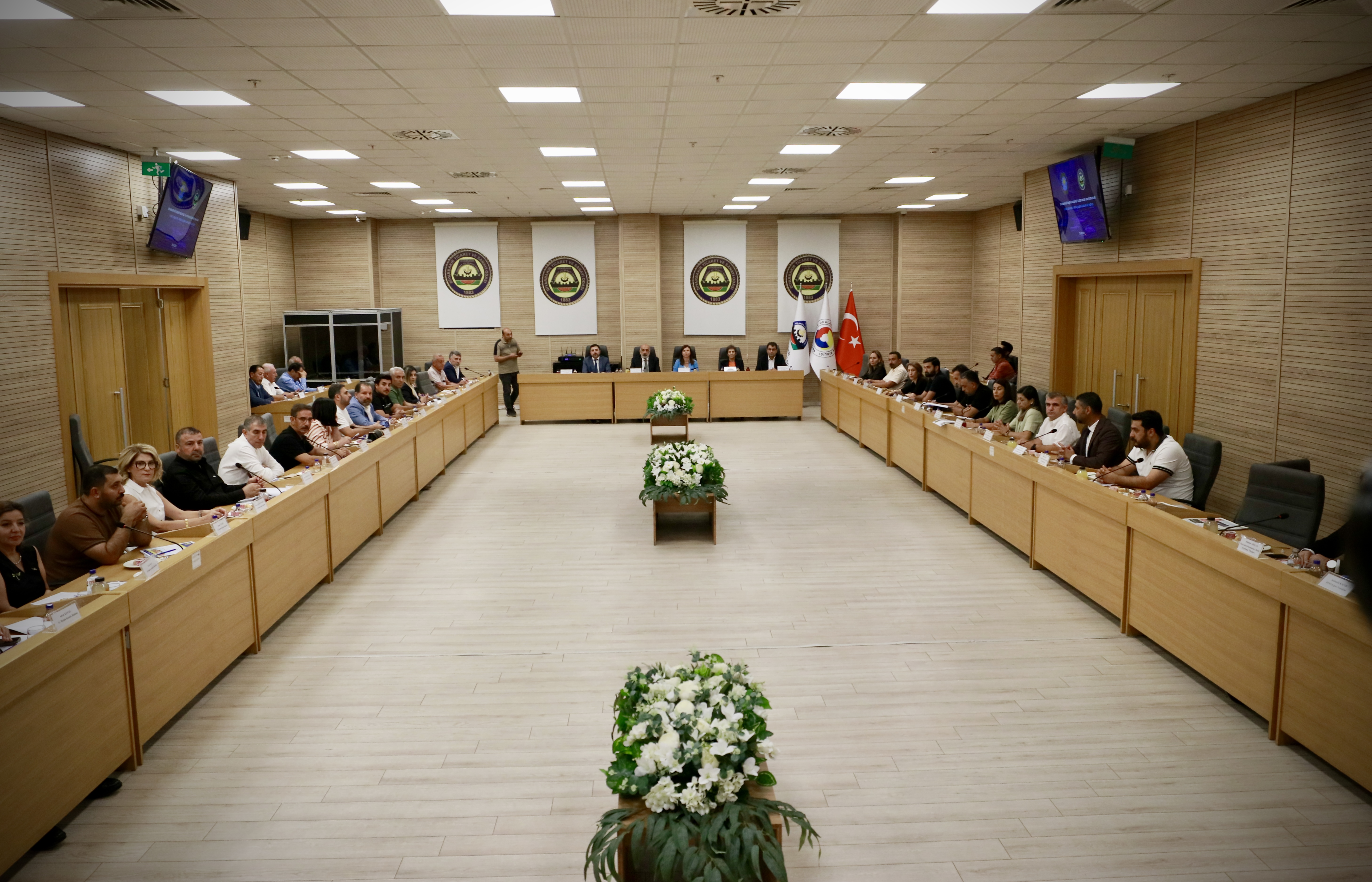 DTSO ve Büyükşehir Belediyesi “ Kentin Sorunları ve Çözüm Önerileri” İstişare Toplantısı Düzenledi