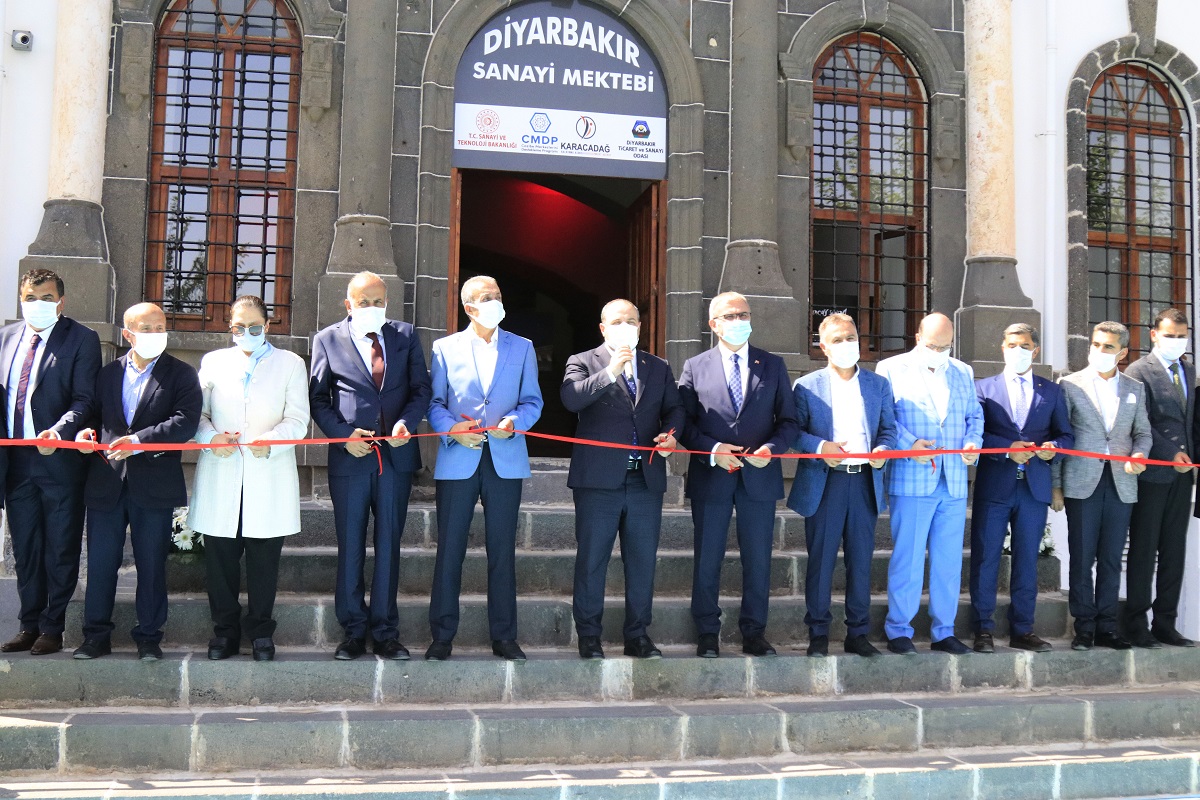 Sanayi ve Teknoloji Bakanı Mustafa Varank DTSO tarafından yürütülen projelerin temel atma ve açılış törenlerine katıldı