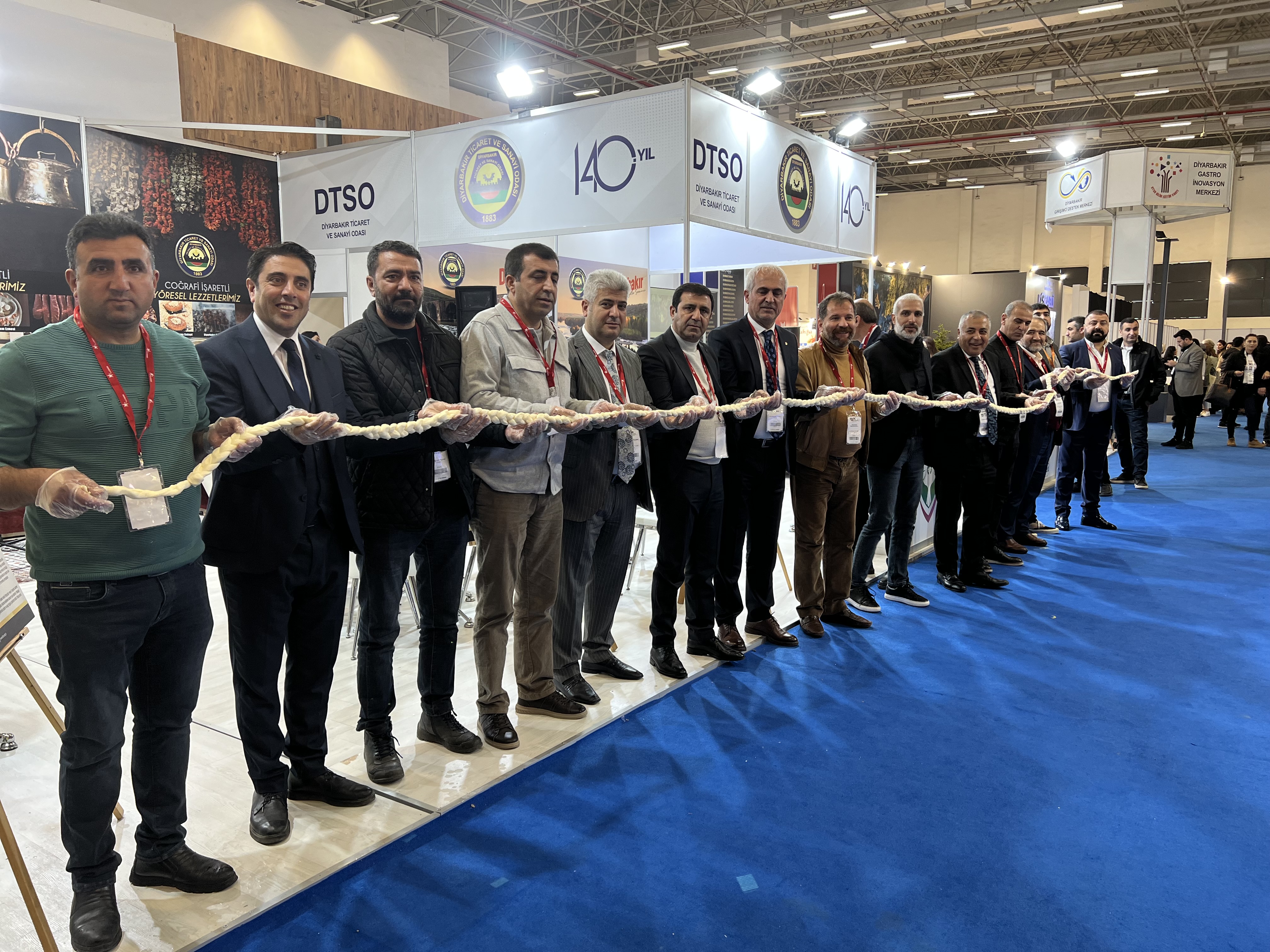 DTSO’dan İzmir’e 35 metrelik örgü peynir jesti